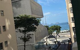 Apartamento beira-mar no coração de copacabana!